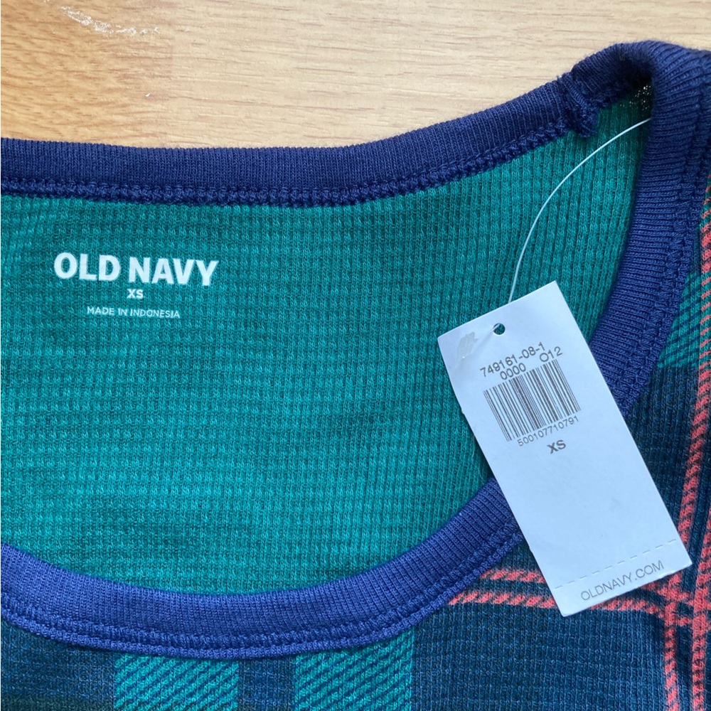 NWT Old Navy women’s flannel Christmas pajama top - Picture 4 of 4